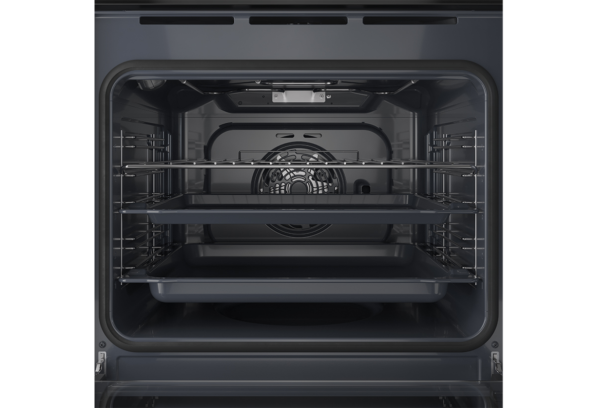 Απεικονίζεται το εσωτερικό του φούρνου με τα ταψιά.